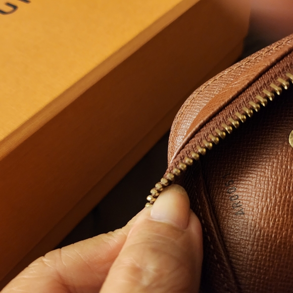 Louis Vuitton Orsay Clutch - Picture 8 of 10